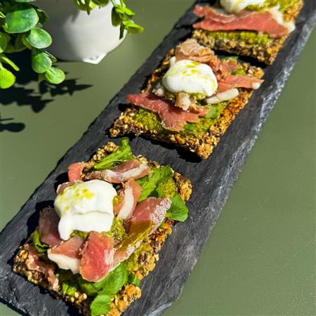 Prosciutto pesto Cracker